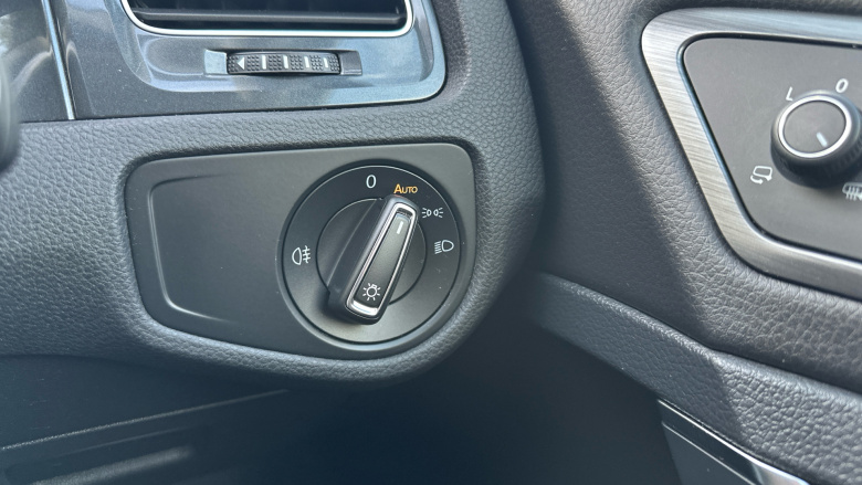 Volkswagen Golf 1.5 TSI EVO SE [Nav] 5dr DSG Petrol Hatchback